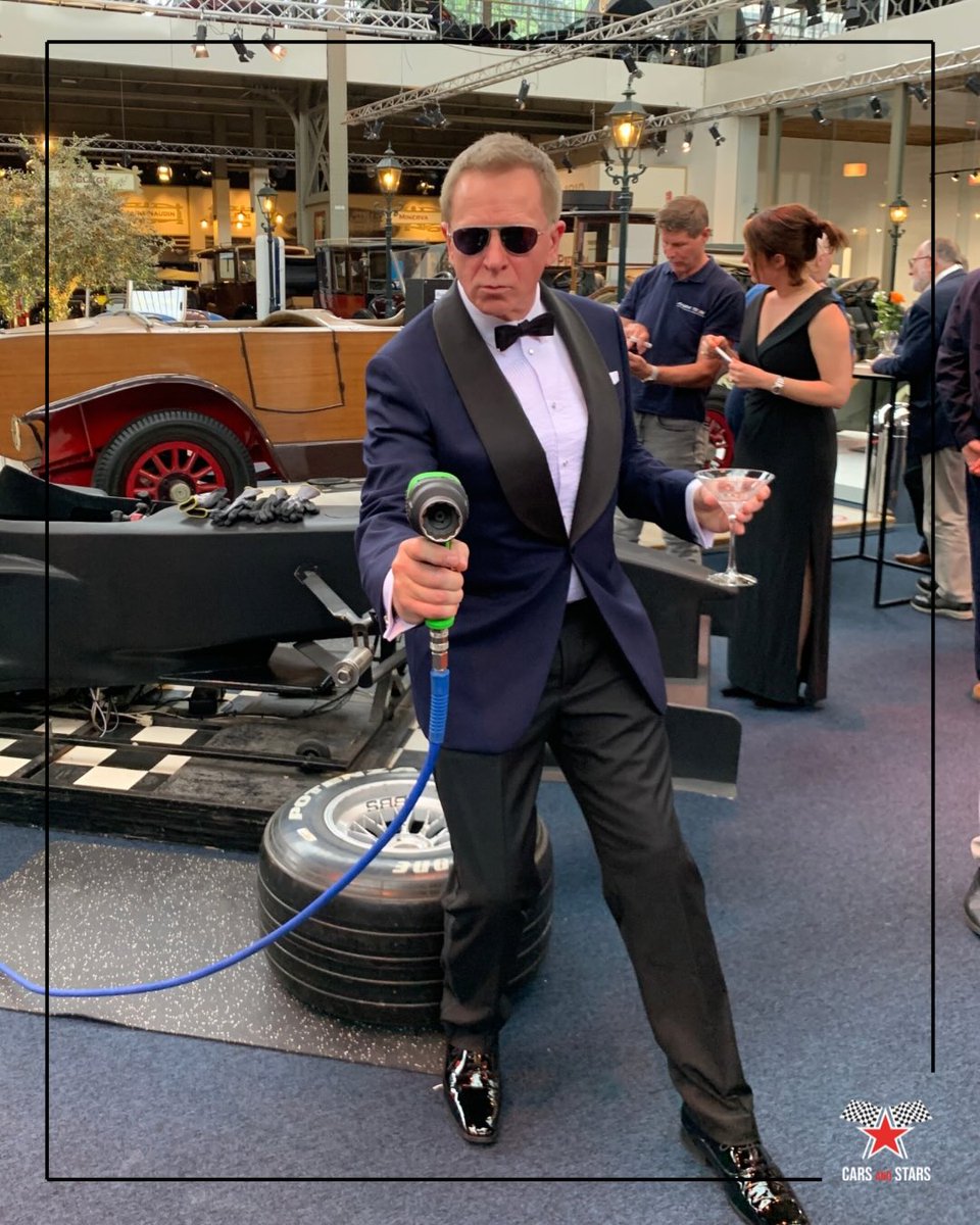 SallyWinzesns's tweet photo. Cars and Stars Events: A stunning 007 dinner with Daniel Craig as special guest and host, opening the fest and taking countless photos with guests. Location: Autoworld Brussels https://t.co/KcJjhmQEjn