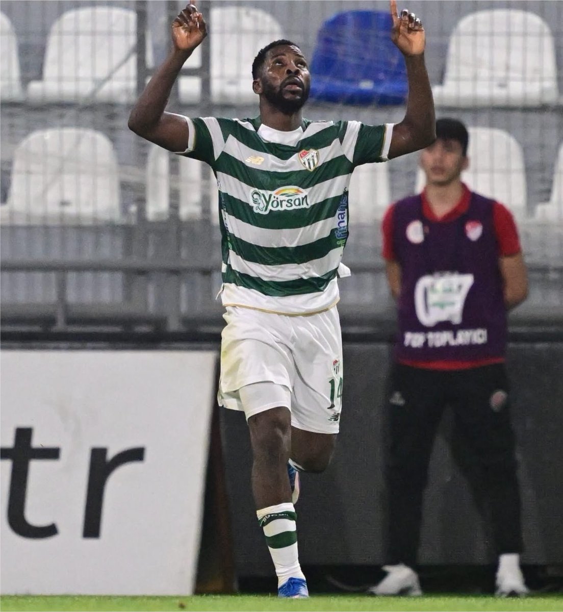 official_esclub's tweet photo. Super Eagles striker Kelechi Iheanacho scored two goals as Bursaspor defeated Istanbulspor 4-0 tonight, making 6 goals and 2 assists in 5 games for the Nigerian this season ⚽️🔥 https://t.co/bkbPK86AnR