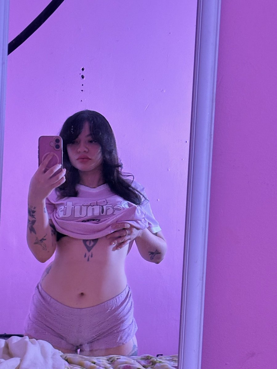 Tinyinkz's tweet photo. Hey Papi 🫶🏻
#latina #thick #alt #OF https://t.co/oeIu3E5VHD