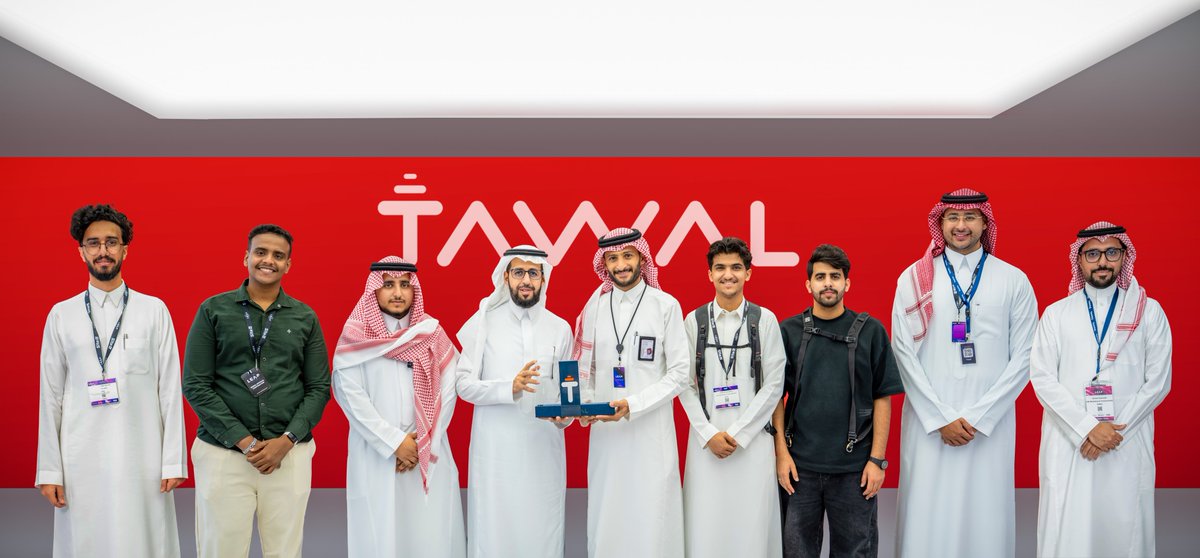 lighteffectsa's tweet photo. نفخر في Light Effect بتكريمنا من شركة @Tawal_KSA بدرع تقديري، امتدادًا لشراكة مستمرة منذ 7 سنوات، وتقديرًا لدعمنا بخدمات التصوير خلال معرض #LEAP.

شكرًا لـ TAWAL على الثقة، ولـفريق Light Effect على جهودهم واحترافيتهم. https://t.co/LoImBaafTM