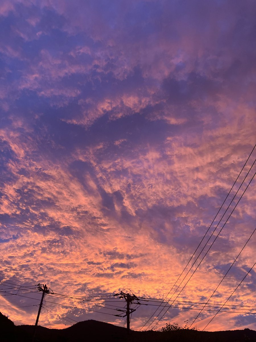 harumi896's tweet photo. 朝焼けの空 https://t.co/U1EIrssOXq