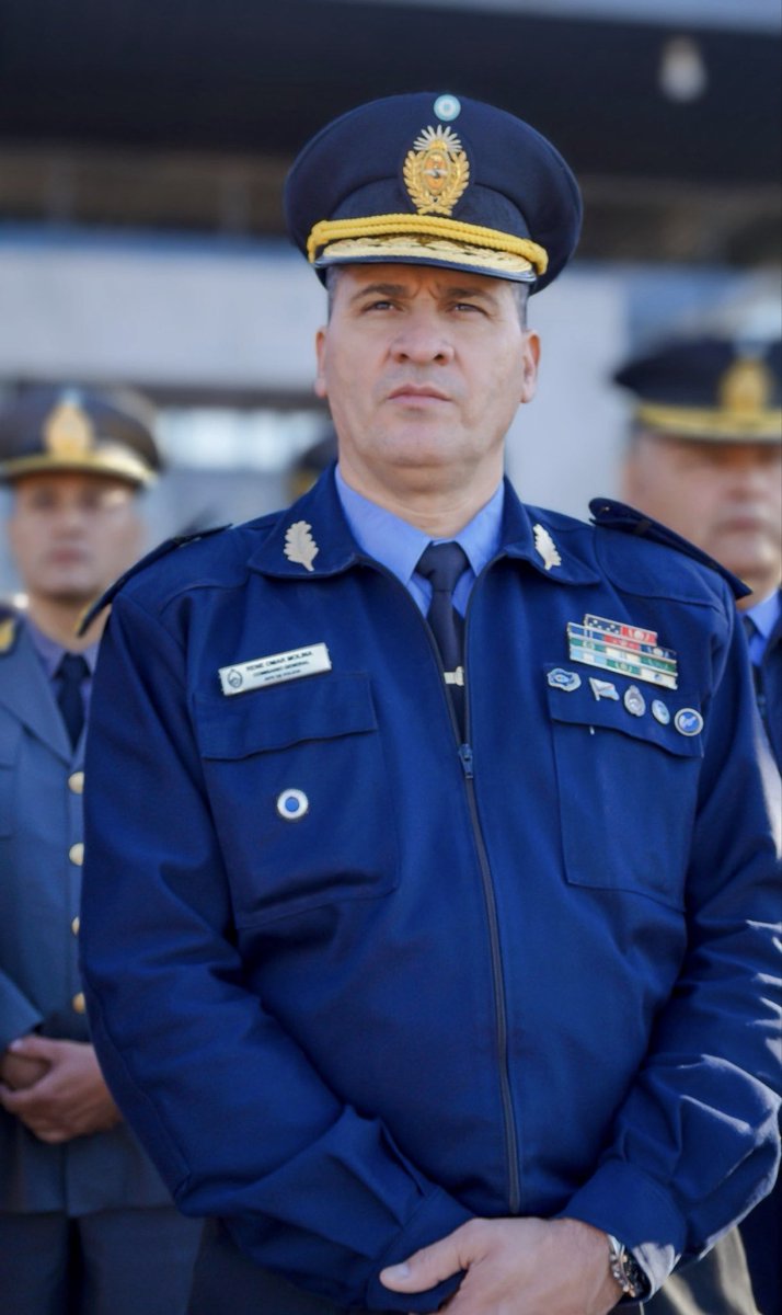 AdrianLaRioja's tweet photo. El jefe de la policía @renemolinalr dio inicio a las Prácticas Profesionalizantes de los futuros integrantes de nuestra Policía. 

“ Es una etapa fundamental para llevar los conocimientos a la práctica y fortalecer la formación, disciplina, responsabilidad y vocación de servicio. 👮‍♂️📚🚔” manifestó el comisario mayor René Molina.

#PolicíaDeLaRioja