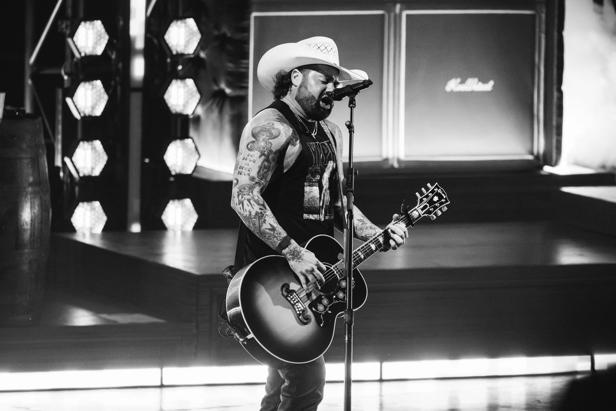 MeadowBrookAmp's tweet photo. Friday night gave us Something To Talk About with @KoeWetzel and @ShaneSmithMusic! 🔥

📸 : Jacob Giampa https://t.co/4WHl7WwKg7