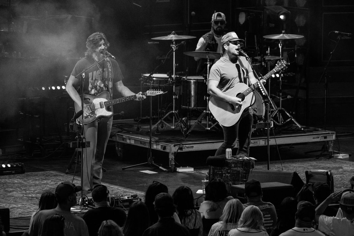 MeadowBrookAmp's tweet photo. Friday night gave us Something To Talk About with @KoeWetzel and @ShaneSmithMusic! 🔥

📸 : Jacob Giampa https://t.co/4WHl7WwKg7