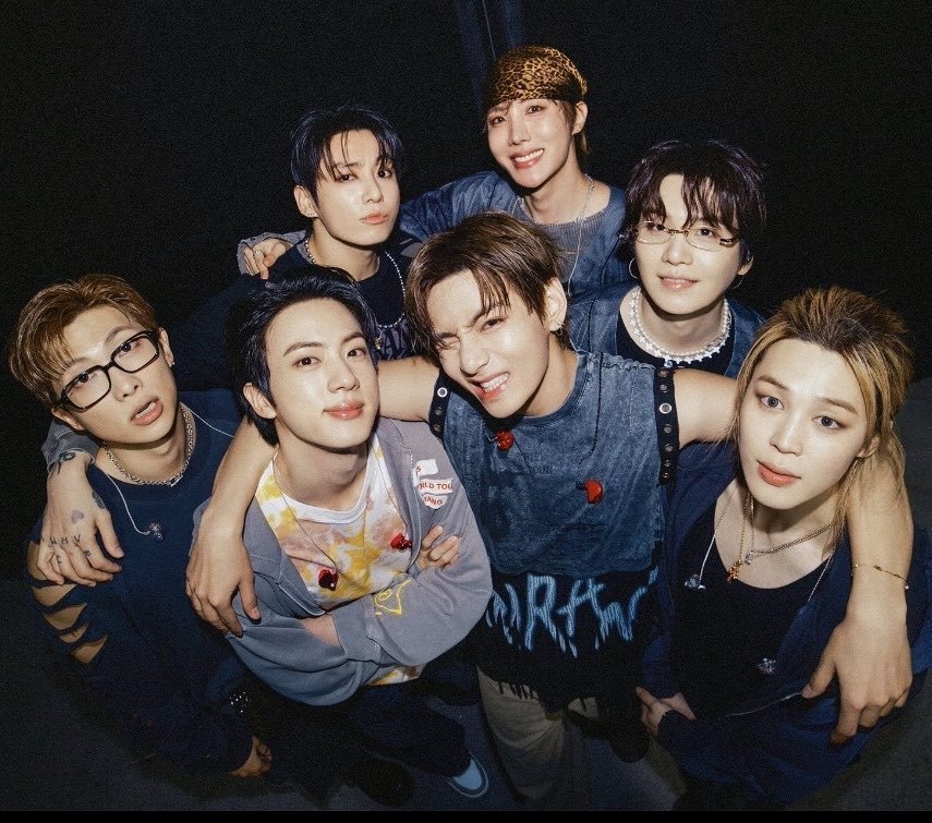 Pk_bts_land's tweet photo. Biggest streaming years by a Group on Spotify: 

#1 Fuerza Regida — 9.37B (2025)
#2 BTS — 8.65B (2021)
#3 BTS — 8.62B (2026)* 🆕
#4 BTS — 8.24B (2022)

*still counting https://t.co/YrVkM5a8Yb