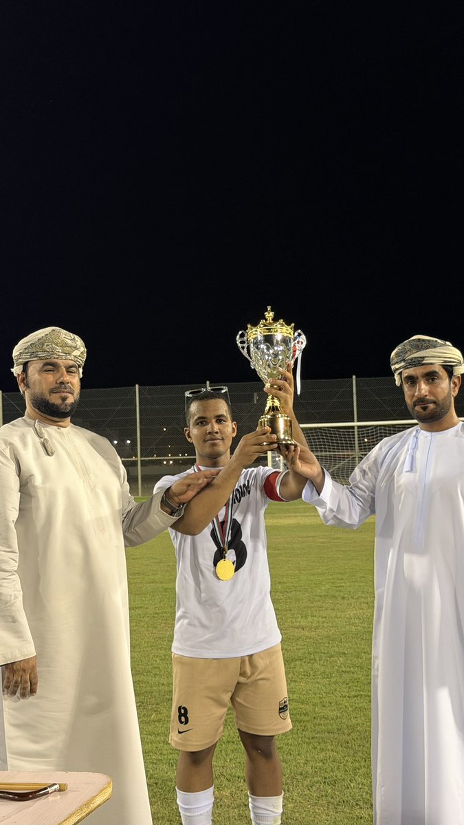Sssalim0ace's tweet photo. اختتم فريق اليرموك الرياضي برنامج الصيفي محتفياً بجهوده على مدار الثلاث اشهر الماضية حيث كان حفلا مميزا تضمن كذلك الجولة الختامية من بطولة فريق اليرموك للشباب لكرة القدم ٢٠٢٦ م حيث حقق اليرموك اللقب وبات وصيفاً ، تحت رعاية الشيخ : محمد بن سالم اليحيائي وبحضور المشايخ وممثلي https://t.co/qoOYsLLZbD