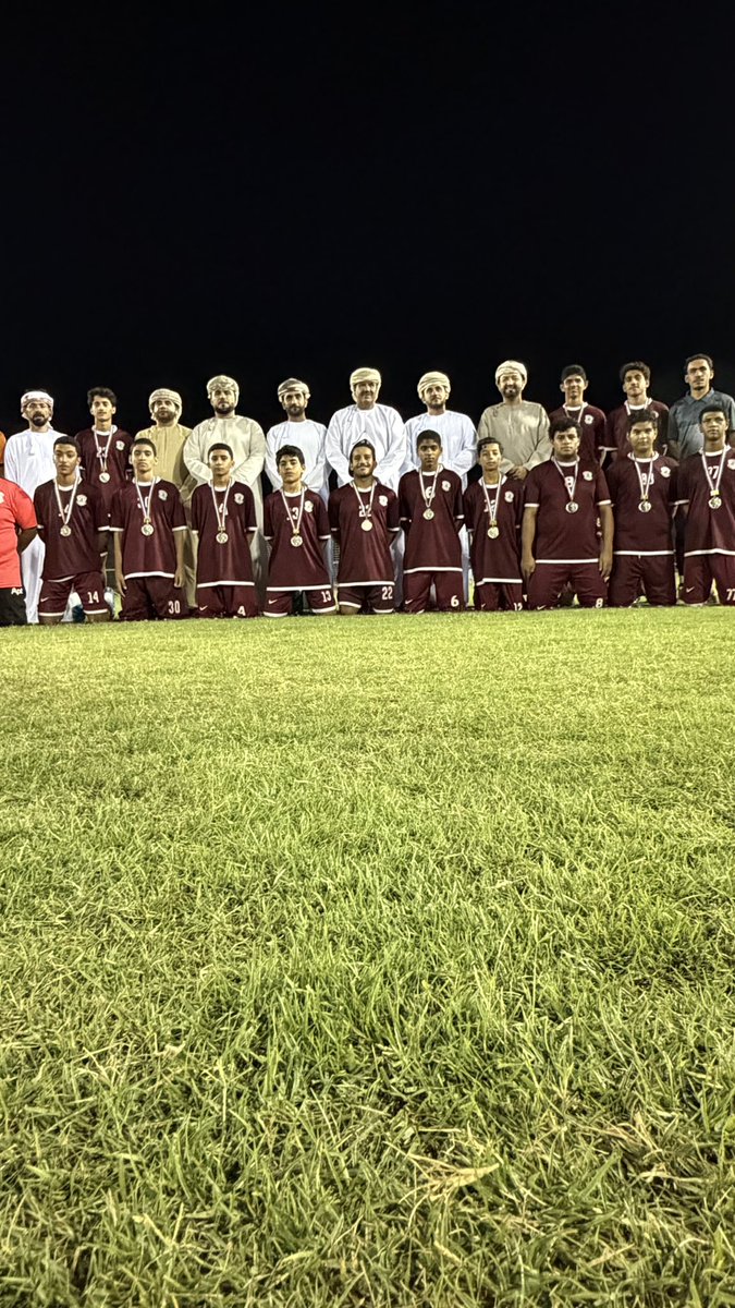 Sssalim0ace's tweet photo. اختتم فريق اليرموك الرياضي برنامج الصيفي محتفياً بجهوده على مدار الثلاث اشهر الماضية حيث كان حفلا مميزا تضمن كذلك الجولة الختامية من بطولة فريق اليرموك للشباب لكرة القدم ٢٠٢٦ م حيث حقق اليرموك اللقب وبات وصيفاً ، تحت رعاية الشيخ : محمد بن سالم اليحيائي وبحضور المشايخ وممثلي https://t.co/qoOYsLLZbD