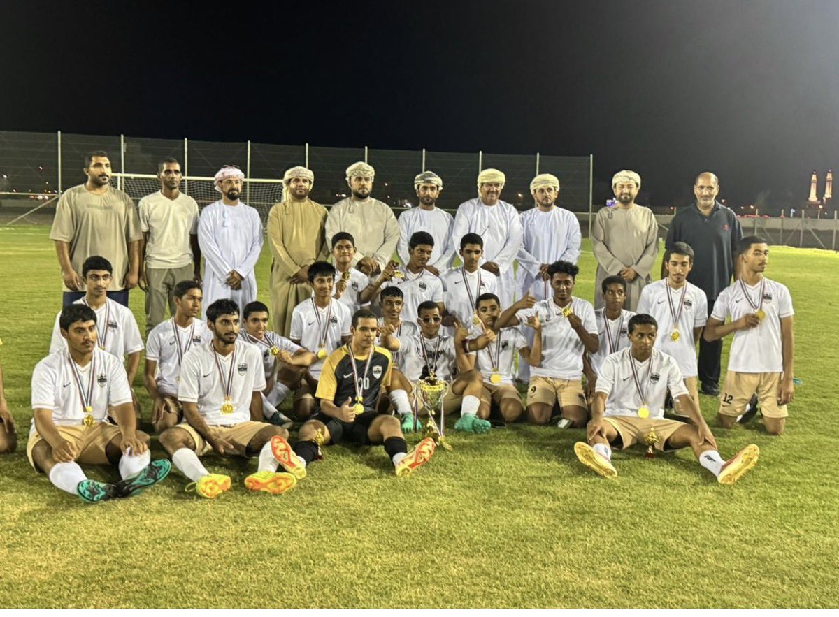 Sssalim0ace's tweet photo. اختتم فريق اليرموك الرياضي برنامج الصيفي محتفياً بجهوده على مدار الثلاث اشهر الماضية حيث كان حفلا مميزا تضمن كذلك الجولة الختامية من بطولة فريق اليرموك للشباب لكرة القدم ٢٠٢٦ م حيث حقق اليرموك اللقب وبات وصيفاً ، تحت رعاية الشيخ : محمد بن سالم اليحيائي وبحضور المشايخ وممثلي https://t.co/qoOYsLLZbD
