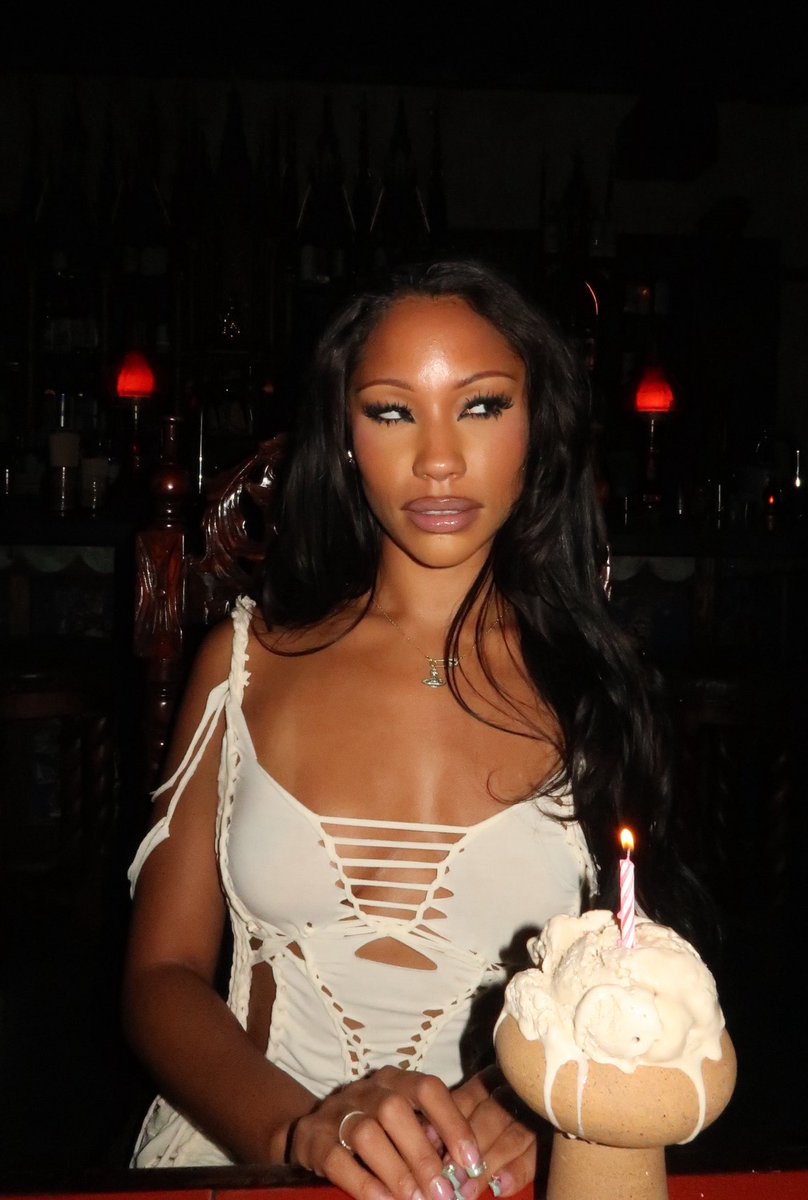 fuvk_hvpe's tweet photo. Hbd to me 💋 https://t.co/Syg3bh2mVE