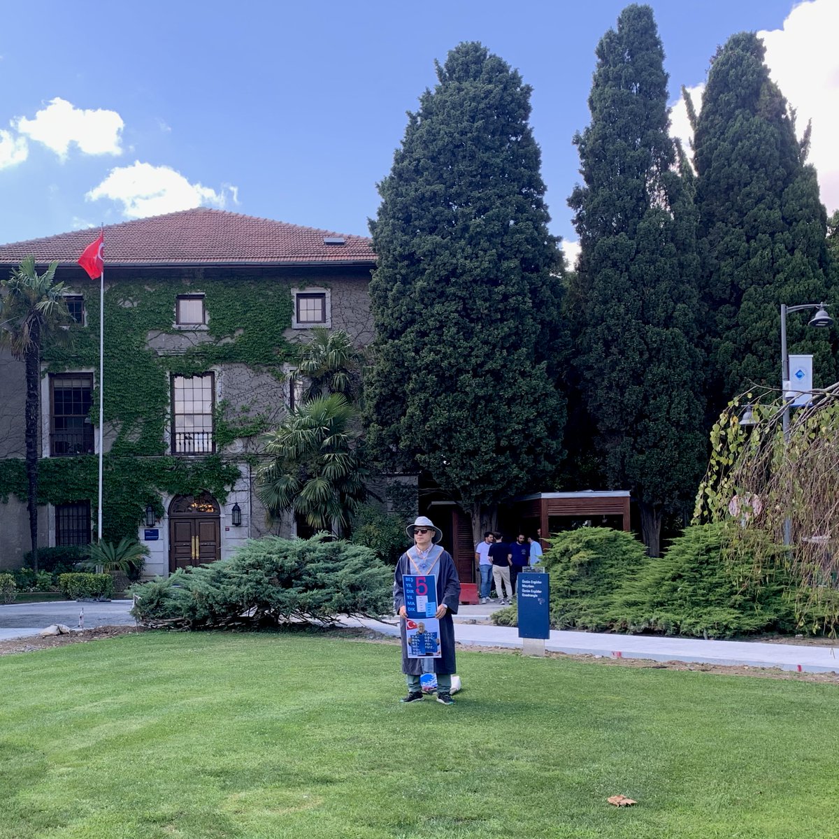 yunusunbabasi's tweet photo. 3 Eylül 2026 Boğaziçi Üniversitesi Akademisyenleri Nöbeti no. 1387. Direnişin 6. yılı/2069. günü @UniBogazici #KabulEtmiyoruzVazgeçmiyoruz
September 3, 2026 Bogazici University Faculty Vigil #1387/6th year/2069th day of the resistance @unibogazici_en #WeDoNotAcceptWeDoNotGiveUp https://t.co/uE0915mjmE