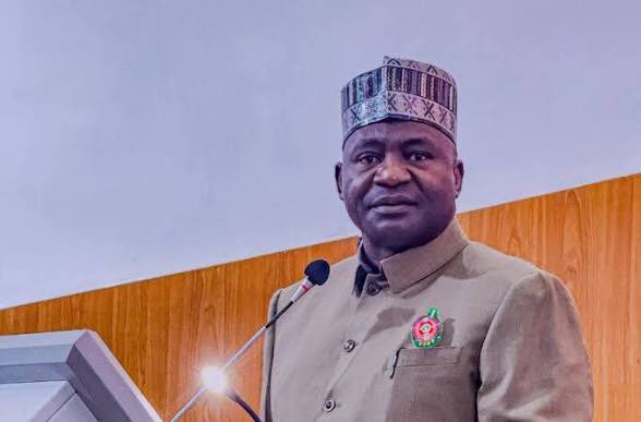 IU_Wakilii's tweet photo. Did you know that Christopher Musa was the “ONLY” appointment that Mallam Nasir El-Rufai begged for purposely for the sake of ending insecurity in Southern Kaduna, immediately after Tinubu won election before he was sworn in.

Mallam El-Rufai begged for him to be COAS but Tinubu gave him CDS.

I will say this again the only thing Mallam Nasir El-Rufai didn't do end insecurity in Southern kaduna was pay the elders of SK, and massage their egos!