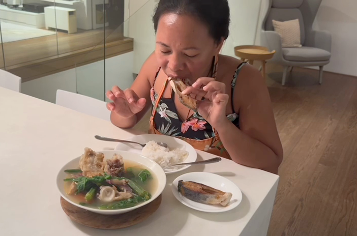 GenQuimba's tweet photo. Cooking some comforting Filipino fish soup! 🐟 🍲 Ingredients: fresh fish, ginger, onion, tomato, okra, and alugbati (Malabar spinach). Simple and delicious! 😋
#FilipinoFood #FishSoup #Alugbati #HomeCooking
#FilipinoRecipe #Foodie #HKPinay #HealthyEating https://t.co/PWhpeXYAYm