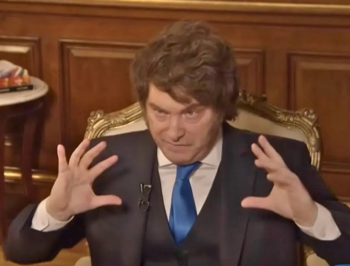 soprabord's tweet photo. -Señor presidente, cual seria el plan para recuperar las malvinas?

+Veras Jony, le chuparemos tanto el pene a Israel y  Estados Unidos... tanto que dejaran de tener a Inglaterra como su prostituta favorita. Brillante, no?

-... https://t.co/1T7iuJMMsT