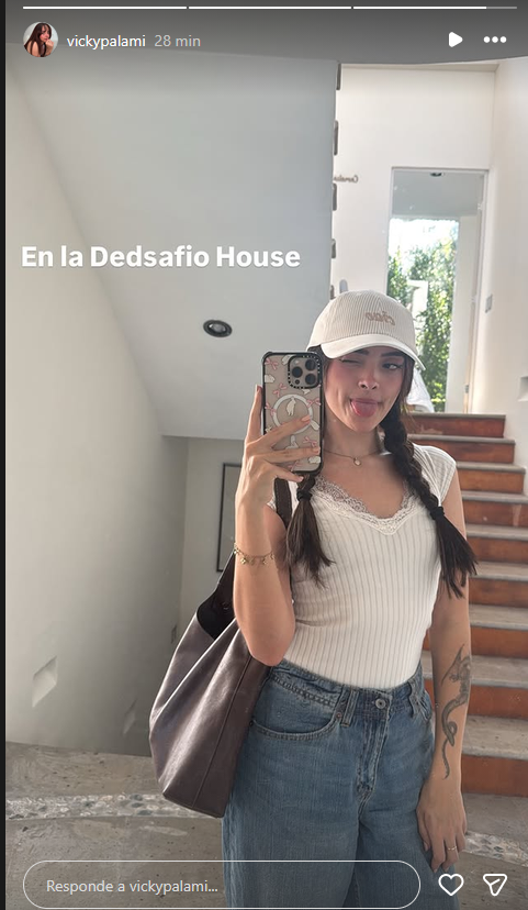 HMalito1's tweet photo. No ha ni comenzado y ya anda la Vicky Palami metida en la desafío house como se nota que no va a dejar a Conter disfrutar con sus amigos, seguro se la pasa metida en esa casa siendo la unica minita entre varios hombres. pero  cada quien con su toxica 😂 https://t.co/lkuLkvMBok