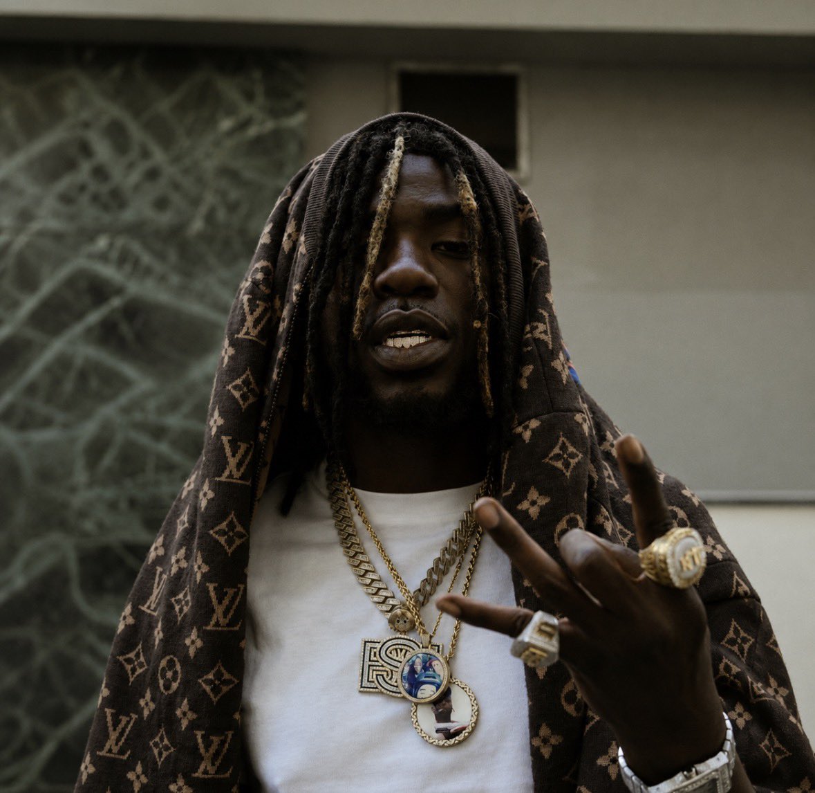 FrenchRapUS's tweet photo. 🚨 Le rappeur GAZO demande la libération du rappeur Koba LaD ce soir pendant son concert au ZEVENT ! 

« LIBÉREZ KOBA LAD, LA FAMILLE. »

Pour rappel, il est en prison pour avoir provoqué un accident de voiture dans lequel son pote a perdu la vie 💔 https://t.co/IGbi760Yd6