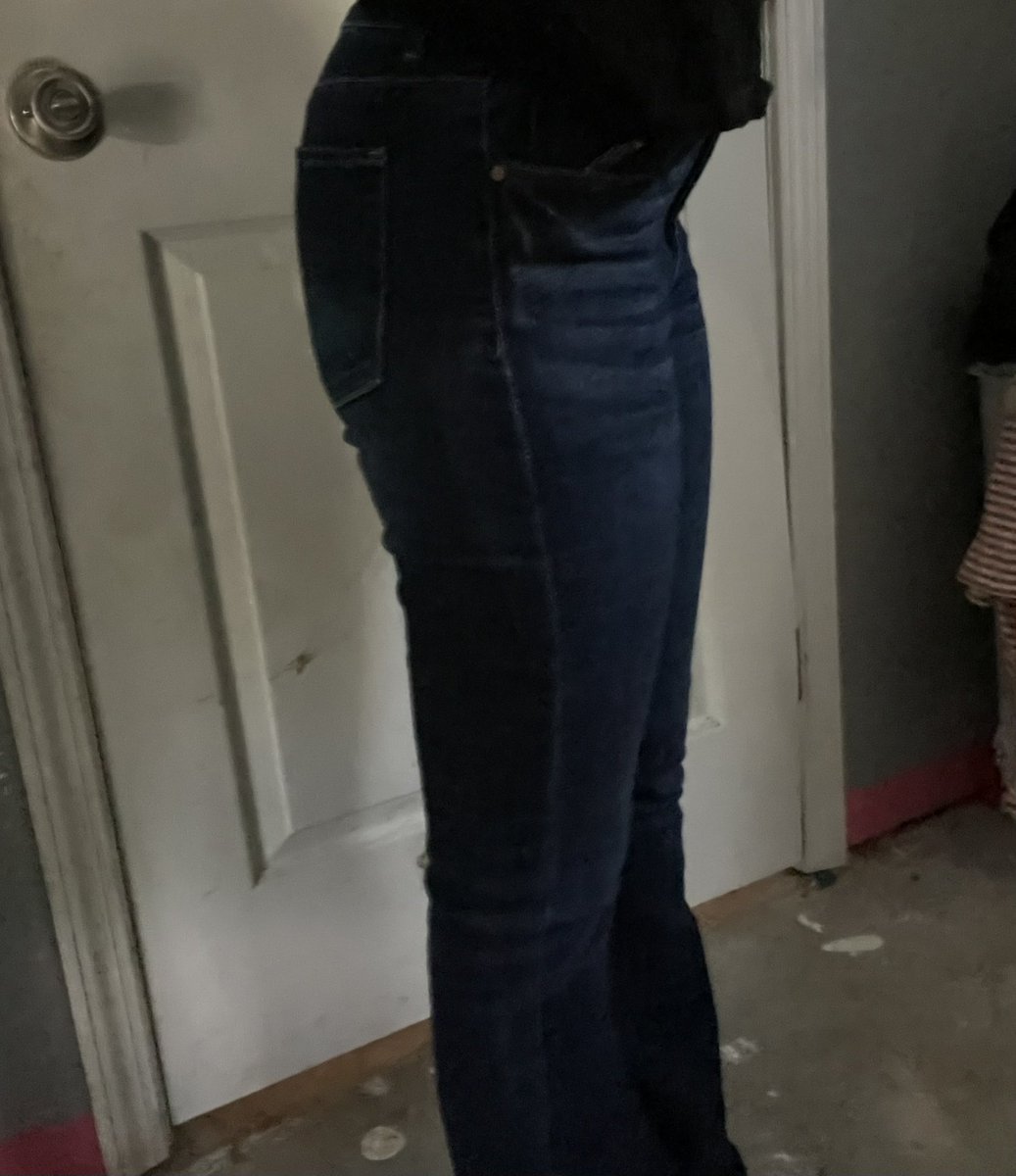 mystarwing's tweet photo. see how my thighs used to touch even though my feet weren't😭😭😭 EWEWEW!!! still have a way to go😇 https://t.co/fjD554AeNX