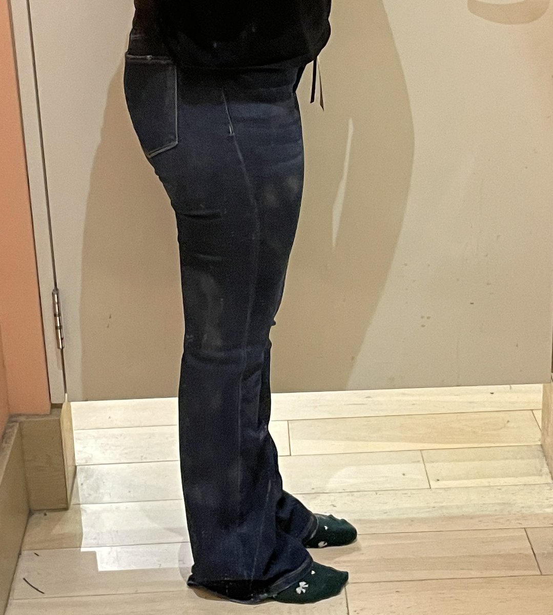 mystarwing's tweet photo. see how my thighs used to touch even though my feet weren't😭😭😭 EWEWEW!!! still have a way to go😇 https://t.co/fjD554AeNX
