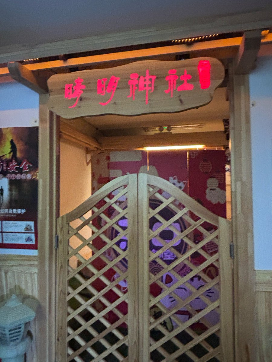 ashrin69's tweet photo. Just escaped the "Ghost Manor" escape room! 60 mins of secret passages, locked boxes u0026 sudden scares—my team nailed the final puzzle 5 mins early ， https://t.co/yAtd0Xawz5