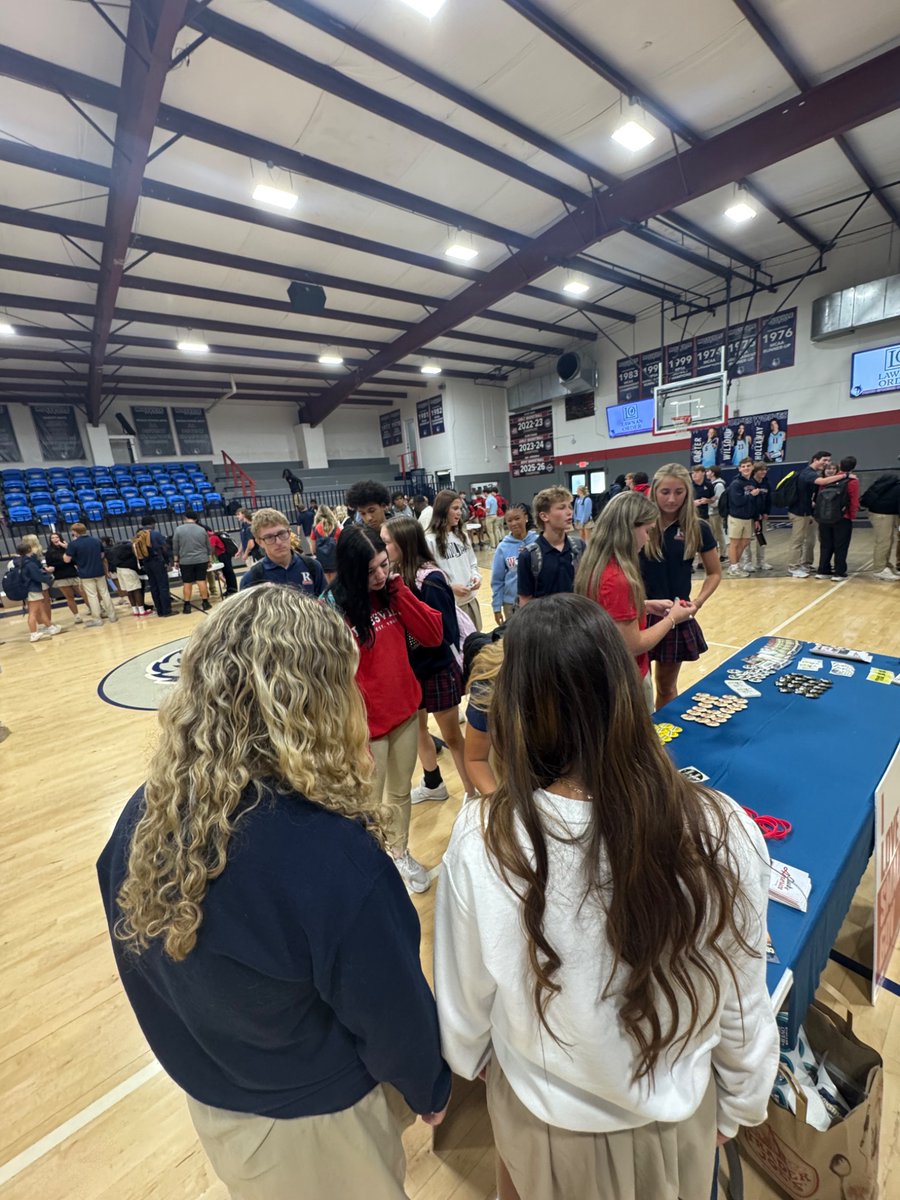 MasonRGuerra's tweet photo. Went down to RCA for a Club Fair event, and we ended up getting 50+ students to come by and sign the club interest form.

Shout out to Madi and Isabell for being incredible leaders in spearheading this! 🇺🇸

@tpusastudents https://t.co/fHZdQQ15Ii