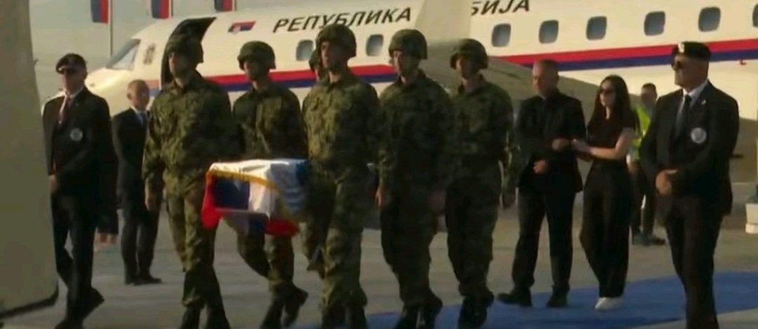 FilipVisnjic777's tweet photo. Хвала ти, ђенерале, за сваку одбрањену кућу, сваки сачуван живот и за слободу коју си нам оставио.
Блокадери који данас пљују и скупљају јефтине поене  опрости им, јер нису научили да буду људи, заборавили свој род, своју историју и своје прадедове.Србија и Српска те памте вечно! https://t.co/UGeircCiOJ