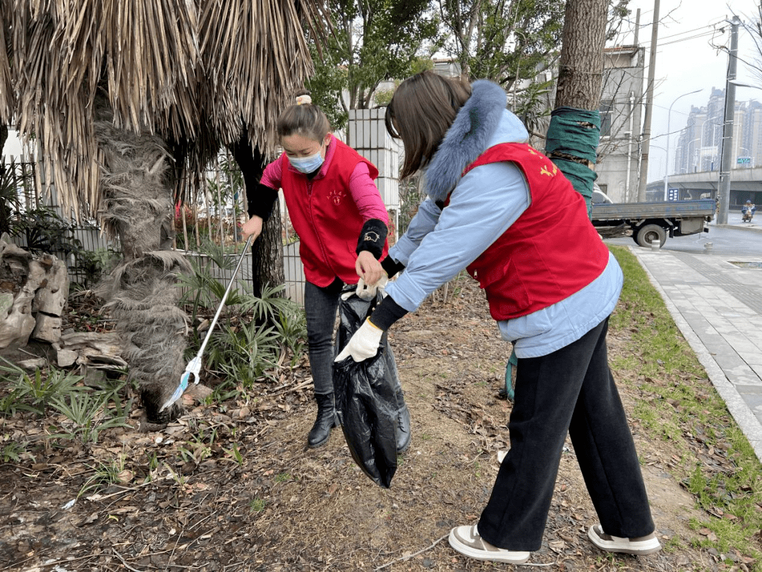 Bobbytae3's tweet photo. Join our neighborhood cleanup this Sat 9AM at Central Park! Bring gloves u0026 a friend, together we’ll make our community sparkly https://t.co/L8HSuS44Vm