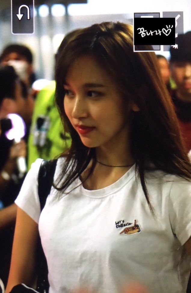 W1TCHCHlCK128's tweet photo. How is she real https://t.co/Yt6dxYcGhp