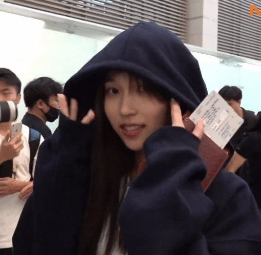 W1TCHCHlCK128's tweet photo. How is she real https://t.co/Yt6dxYcGhp