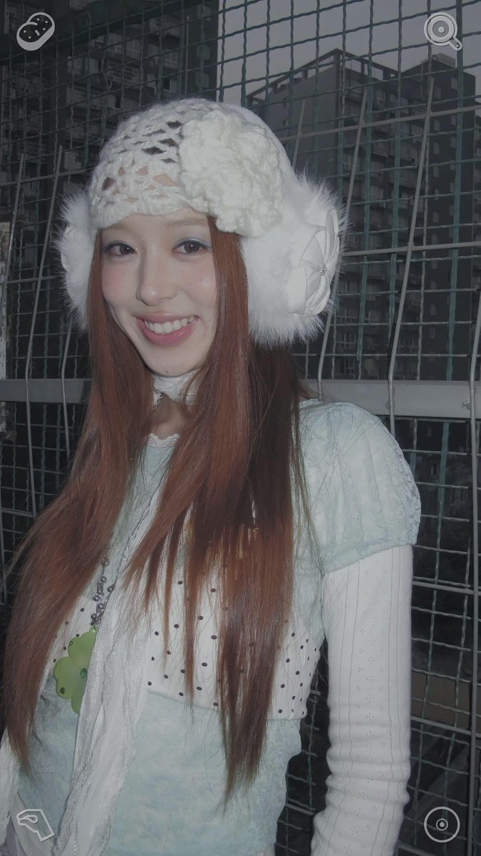 Lawdblez's tweet photo. Plush, airy home linens offer total body comfort, with lightweight, gentle materials that form snug retreats perfect for curling up with a book, dozing off, or savoring a serene weekend indoors. A stroll with my boy Snowman, all bundled up. https://t.co/eOJ3A7YWr6