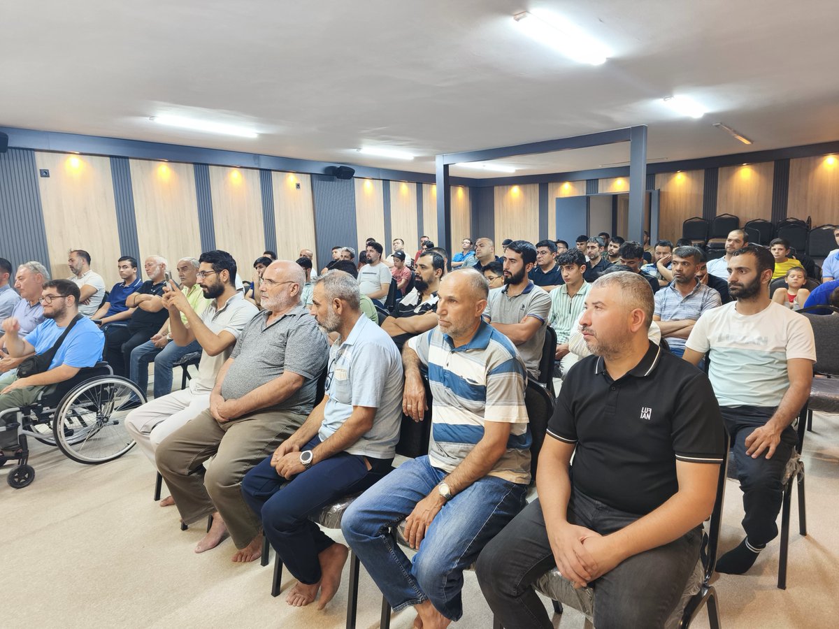 KokluDegisim27's tweet photo. Davetten İslam Devletine: Uyanış Sohbetleri kapsamında bu hafta Furkan ŞAHİN'in sunumu ile "Şeriatı Hayata Hakim Kılmak " Başlıklı programımızı gerçekleştirdik. 

Sunumda; İslam Şeriatının tüm insanlık için kurtuluş reçetesi olduğu, hayatımızı şer'i hükümler doğrultusunda; Allah azze ve cellenin emir-nehiyleri, Rasulü Muhammed aleyhisselam'ın uygulamaları ile birlikte ihya etmenin yolları, 
Beşeri ideoloji ve kanunların yeryüzüne ifsattan başka birşey sunmadığı, tüm dünyayı tekrardan islamın nuru ile aydınlatmak ve şeriatın topluma hakim olması için kitlesel bir mücadelenin gerekliliği konuşuldu.