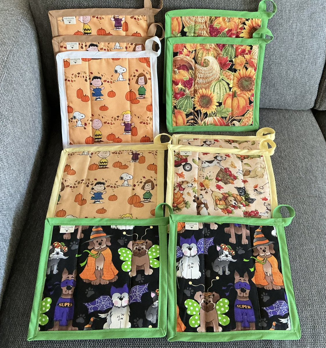 Cheesecake7777's tweet photo. Happy little kitties 😻😊😻
To purchase any of these potholders, or many more just DM Mommy 😊
They make great gifts 🎁🎅🏻 https://t.co/yVwyENtcmi
