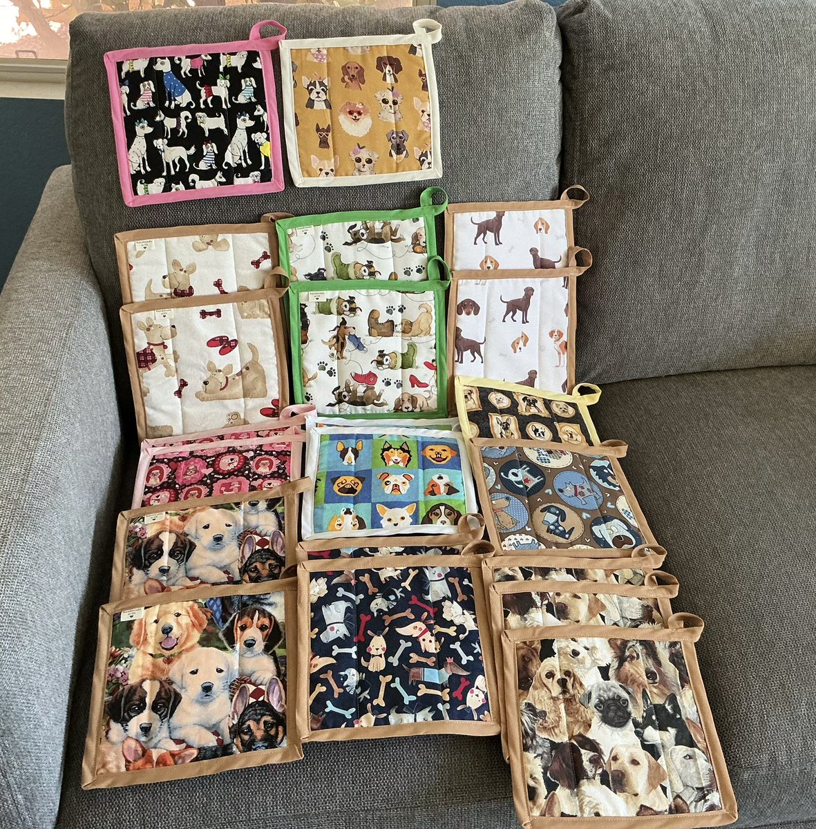 Cheesecake7777's tweet photo. Happy little kitties 😻😊😻
To purchase any of these potholders, or many more just DM Mommy 😊
They make great gifts 🎁🎅🏻 https://t.co/yVwyENtcmi