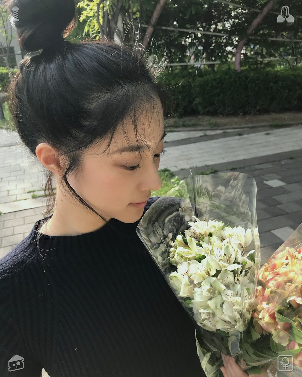 yoshiken07's tweet photo. 🕌Ship Exhibition Dream, VoyageThe afternoon light filters in through the window, bathing the room in a cozy warmth, and I catch a glimpse of how it makes my hair gleam. I angle my head slightly, letting the rays fall across my cheeks, and snap a selfie, with the sun wrapping me https://t.co/f5YVdVRKjM