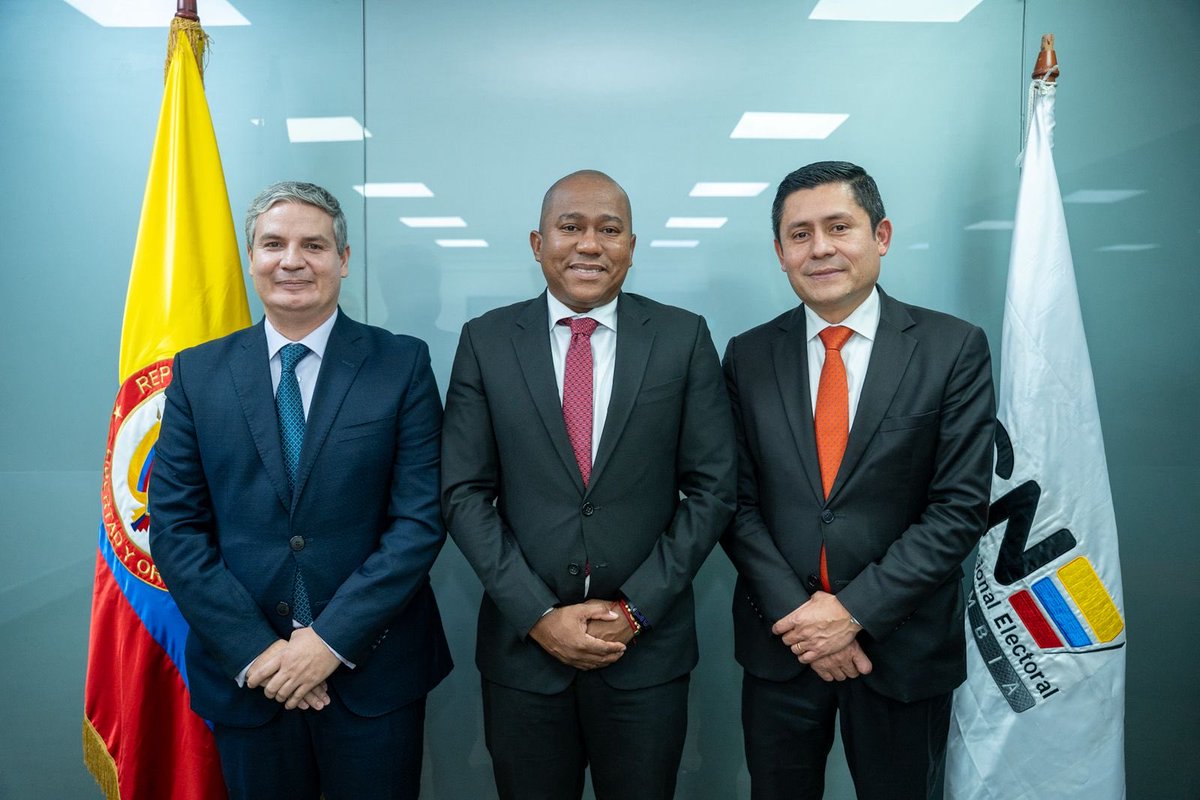 GerselPerez's tweet photo. Hoy, en nuestra primera Sala Plena del @CNE_COLOMBIA, avanzamos en decisiones fundamentales para el inicio de esta nueva etapa.

Felicitamos a la nueva Mesa Directiva, HM. @JFLemosU y HM. @Joseantoniopar , a quienes les deseamos muchas bendiciones y gestión exitosa. 

Desde nuestro despacho acompañaremos este propósito con disposición al diálogo, respeto institucional y vocación de servicio.

Tenemos una gran responsabilidad con el país, trabajar por el fortalecimiento de nuestra democracia y por un CNE que sea referente de legitimidad y transparencia para Colombia.