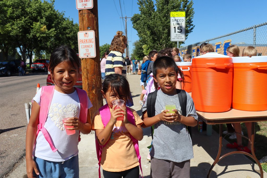 AberdeenMO's tweet photo. 🚨Happening now: Stop by the May Overby Lemonade Stand!🚨

🍋  May Overby Lemonade Stand
⏲️ 3-6 p.m. Thursday, Sept. 3
📍 State Street across from NSU Dacotah Bank Stadium
💵 $1 - proceeds go to the May Overby Student Council! https://t.co/MO4OF9opN9