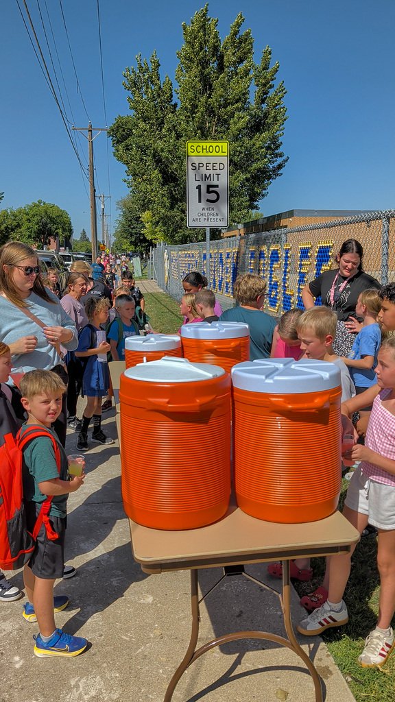 AberdeenMO's tweet photo. 🚨Happening now: Stop by the May Overby Lemonade Stand!🚨

🍋  May Overby Lemonade Stand
⏲️ 3-6 p.m. Thursday, Sept. 3
📍 State Street across from NSU Dacotah Bank Stadium
💵 $1 - proceeds go to the May Overby Student Council! https://t.co/MO4OF9opN9