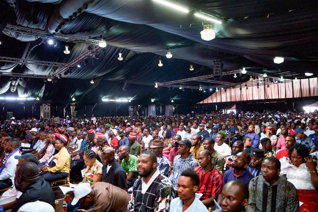 yeripros's tweet photo. Rivers State, What Is This? 😯 😳 

Una Wan Make Wike Hold Emergency Media Chat?

Peter Obi Say Na Town Hall Meeting, Una Say Na Real Time Show!

See Outing 🔥🔥✌✌ https://t.co/YpON6I2I8K