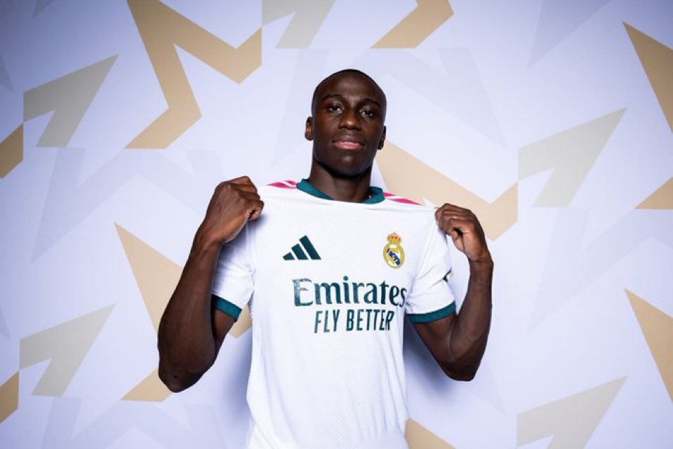PrediktFootApp's tweet photo. 🚨🇫🇷 FERLAND MENDY ÉCARTÉ DE LA LISTE UEFA DU REAL MADRID ! ❌🏆

Le latéral français ne disputera pas la Ligue des Champions cette saison avec le Real Madrid. 😳

Un choix fort du club madrilène…

👀 Vous êtes surpris par cette décision ? https://t.co/GN0fGfUt0Z