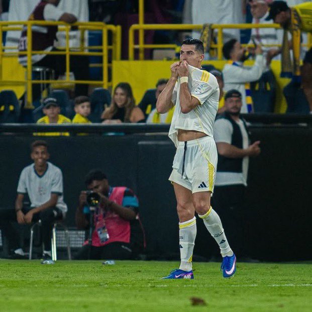 iSarahNFC's tweet photo. I think it’s time for you to stop playing in this trash league, they’re just using your name for views and fame. Every other team got unlimited billions while Al Nassr can’t even renew a local contract lol what a fucking joke @Cristiano 
#LiftAlNassrTransferBan https://t.co/L66eNvHxVh