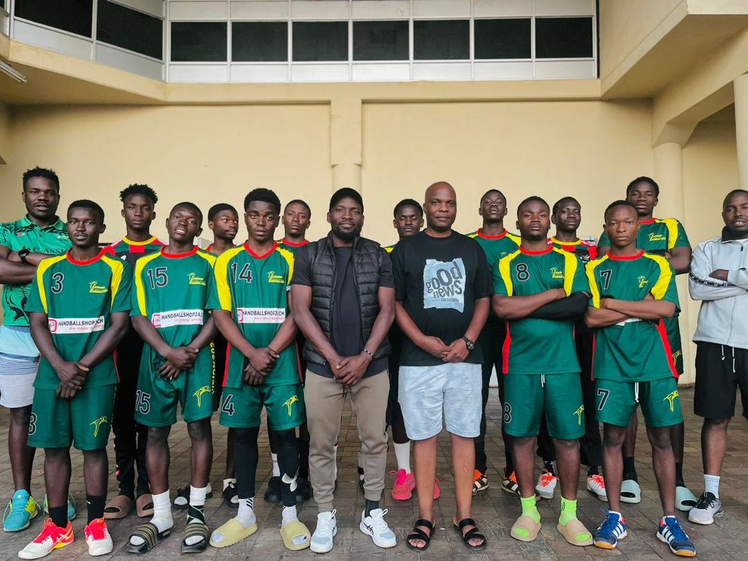 zimbabwewriter's tweet photo. Zimbabwe’s Under-20 men’s handball team heads to Côte d’Ivoire for the African Junior Handball Championship, riding high after their Zone VI triumph in Lusaka.
Read more: https://t.co/A5cXZsWqpF
#ZimbabweHandball #Handball #ZimNow https://t.co/Wj77bTAUxc