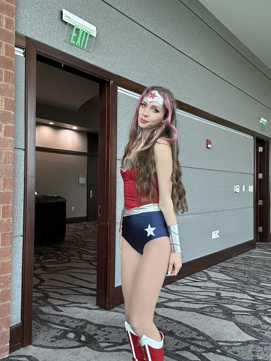 scarletsvvitch's tweet photo. new 52 wonder woman✨ #dianaprince #dccomics #dccosplay #cosplayer #wonderwoman https://t.co/qsVYQxP9yK