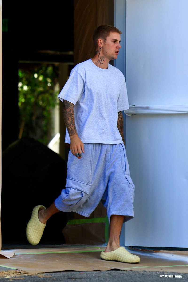 biebernovidade's tweet photo. SEM BARBA! Justin Bieber hoje. https://t.co/FQodBGLmwB