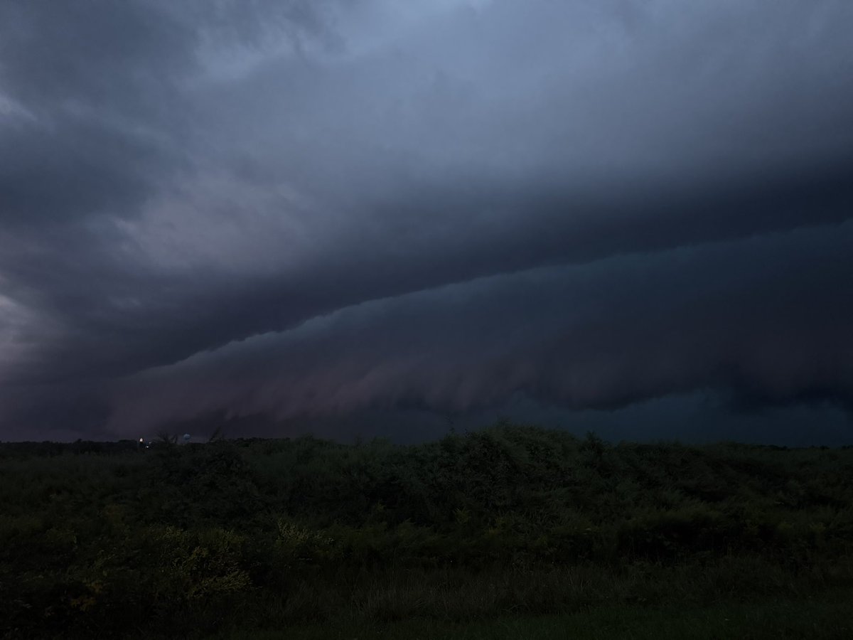 UpstateChaser's tweet photo. @SammyWxNY Nice shots man. I unfortunately caught up to it after it was absorbed by the main line. Still a crazy view. https://t.co/b3EJkV99mE