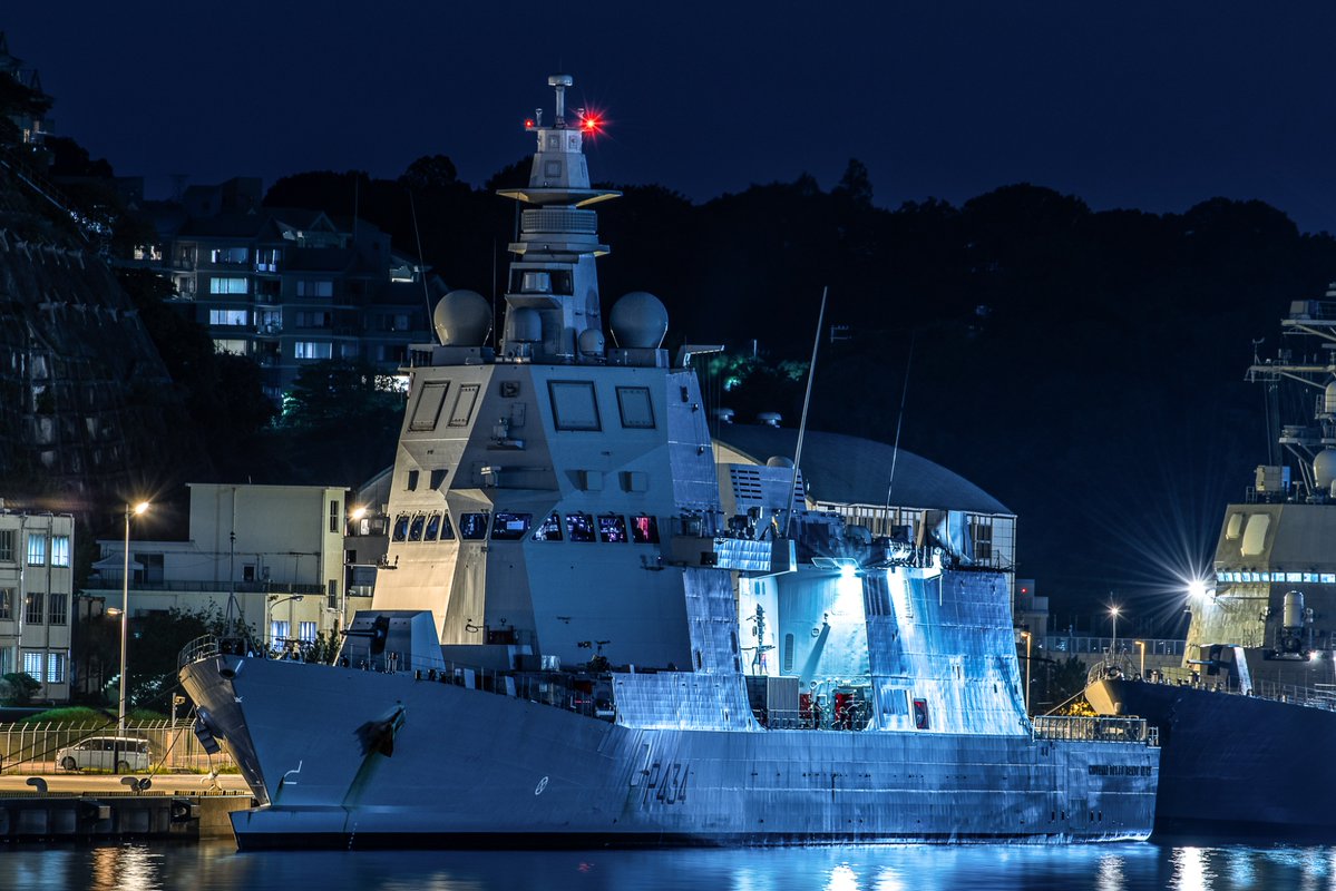 Alsace_class's tweet photo. 薄暮の芸術🇮🇹イタリア海軍「ジョヴァンニ・デッレ・バンデ・ネーレ」を見てきました🎶 https://t.co/uLnVfMIk5I