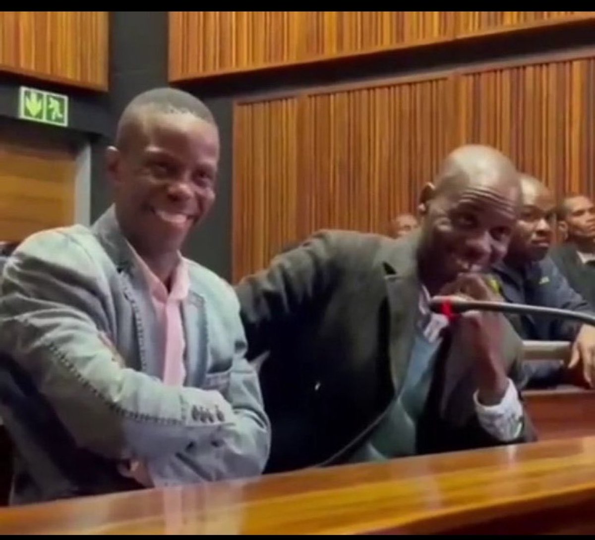 JJ_Mabhugu's tweet photo. Social media has people spending real money just to look interesting to people who are scrolling past them in two seconds😂😂😂 
We might be the Dumpest generation ❗️❗️❗️ https://t.co/QFYVUfBZXp