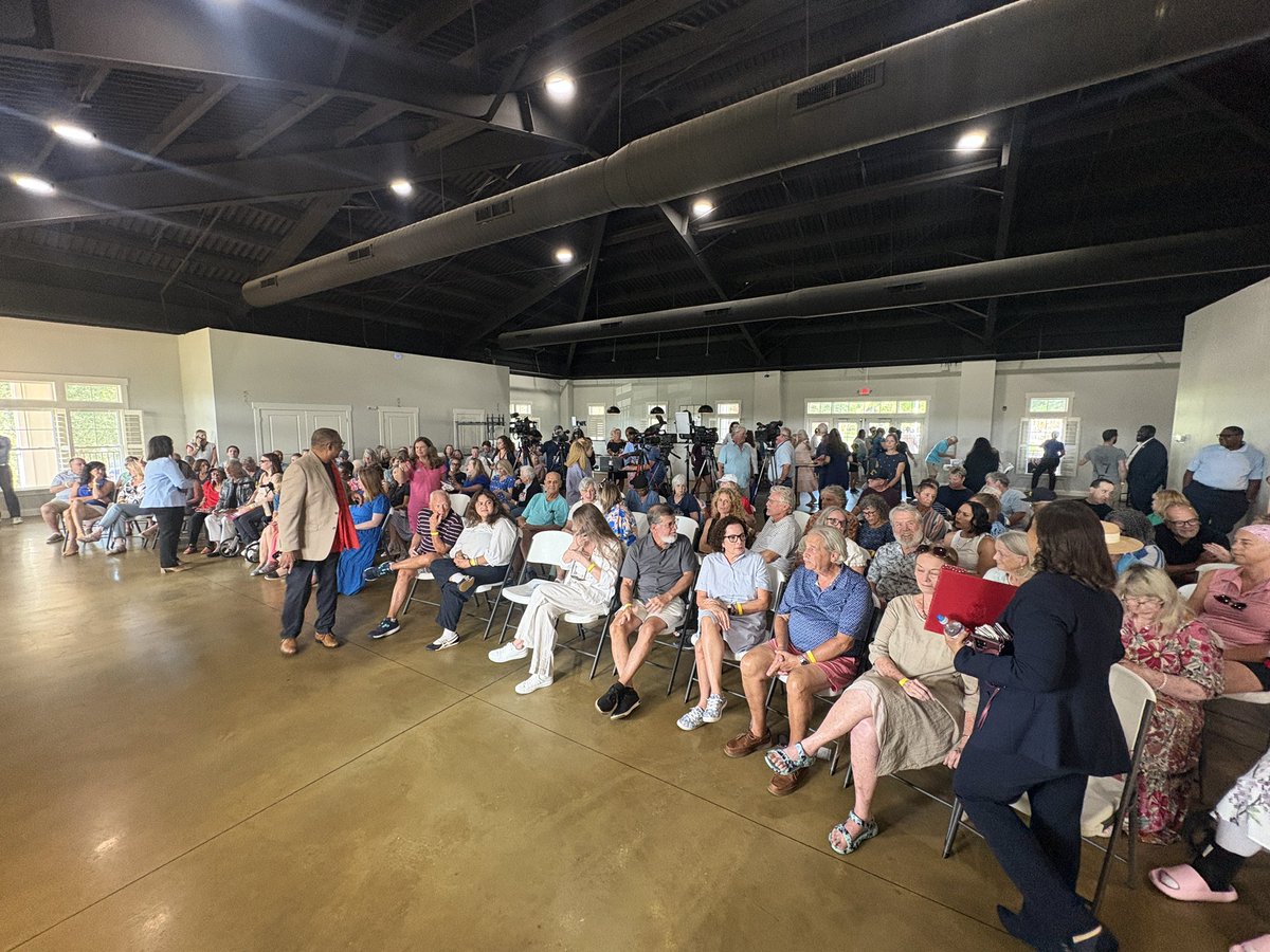 NickReaganLive5's tweet photo. Welp… the event is now almost over and Gavin Newsom has not yet shown up …. 🤷‍♂️ https://t.co/H9ClvwxHsI
