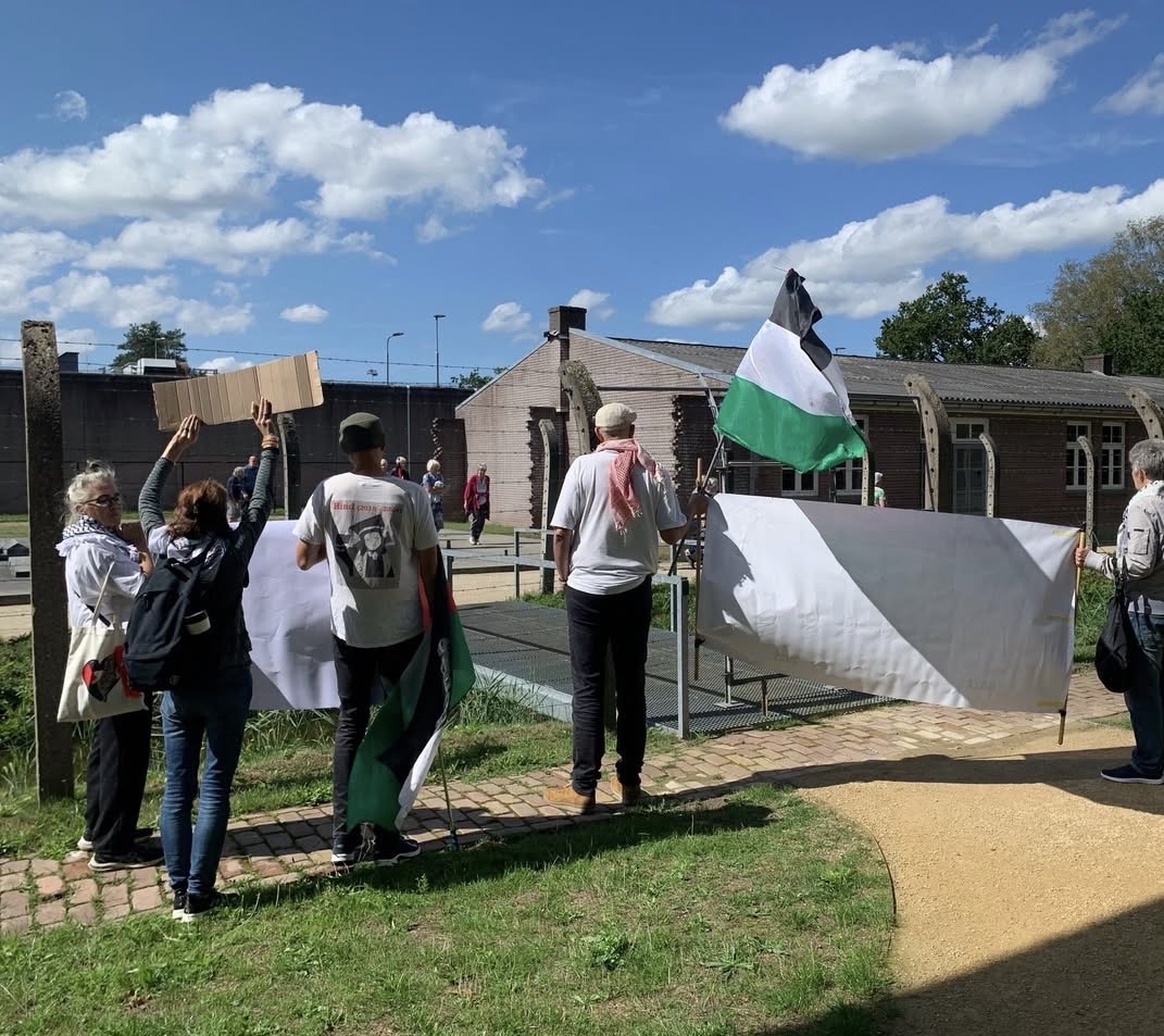 SachaRoytman's tweet photo. Yesterday a group of pro-Palestinian activists chose the site of the Nazi concentration camp Vught (Netherlands) to demonstrate.

Of all places.

Turning the grounds where Jews, alongside resistance fighters, political prisoners, Roma and others, were imprisoned and deported to death camps into a stage for modern antisemitism is moral depravity and a desecration of memory.

Absolutely disgusting.