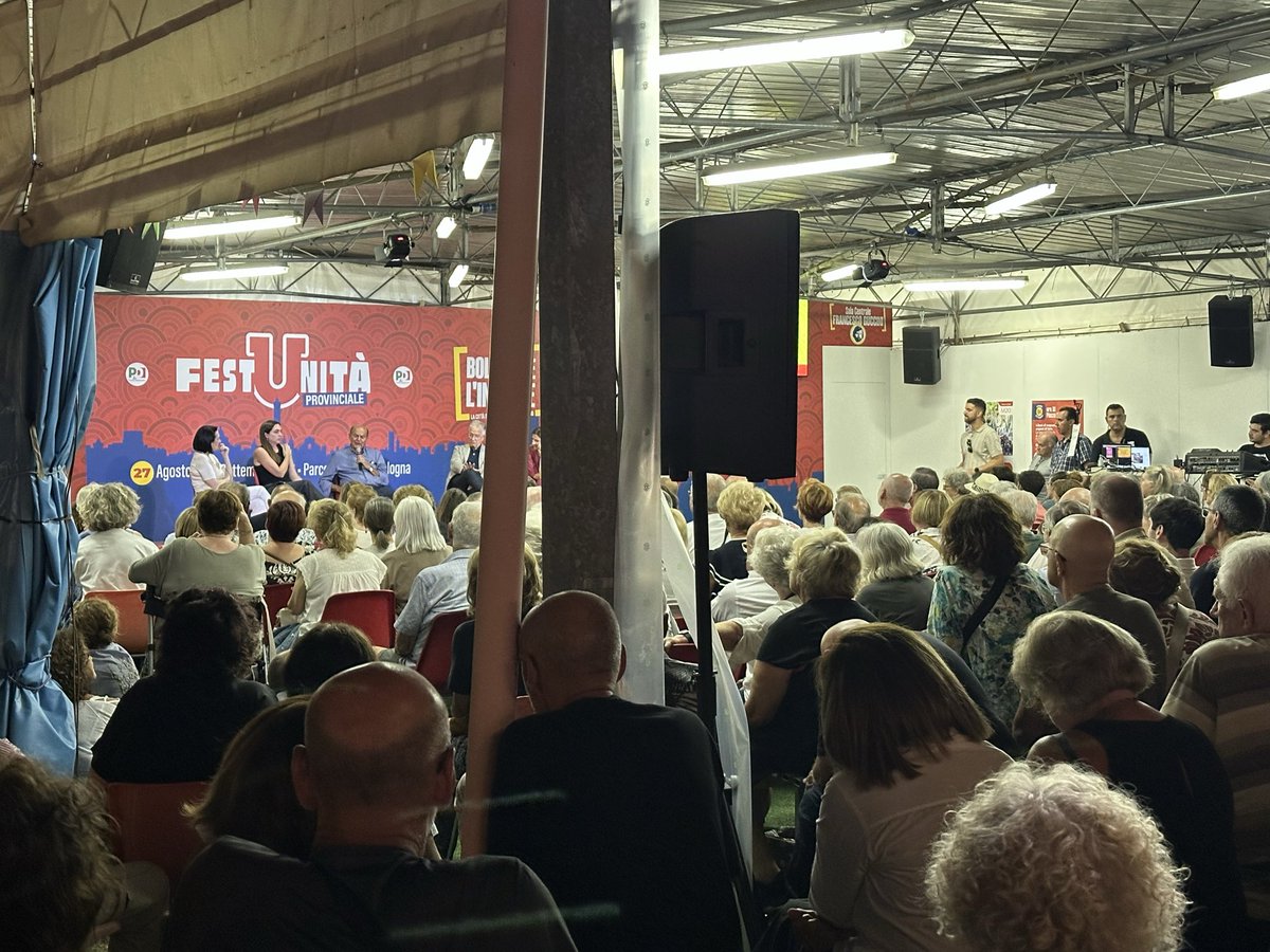 PuglisiPD's tweet photo. “A noi non serve un capo, serve un popolo che si muove” @pbersani 
#festaunita #bologna https://t.co/Tjcd6GpM3A