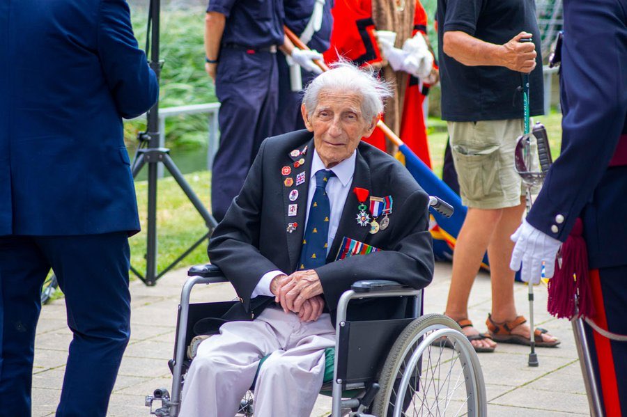 LoveUrdoorstep's tweet photo. Remembering Enfield’s D-Day Hero, Donald Howkins

https://t.co/uZLhXbRiB2 #Enfield https://t.co/xvGGTyeOP9