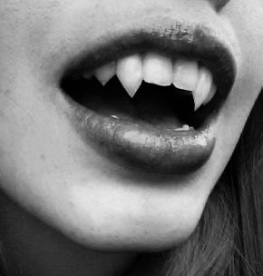 urgoregff's tweet photo. i love fangs https://t.co/Dq7AtiJpY7