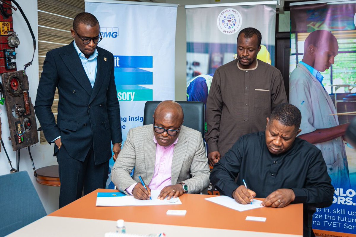 UnescoGhana's tweet photo. @UnescoGhana & @ghtvetservice signed a Letter of Intent to boost AI & digital skills for 100,000 TVET teachers with support from @Microsoft , @KPMG_GH and Tablet Academy, preparing learners for the digital world of work.
#UNESCO #Microsoft #KPMG #GhanaTVET #TabletAcademy #NATCOM https://t.co/LOhjEHbWCY
